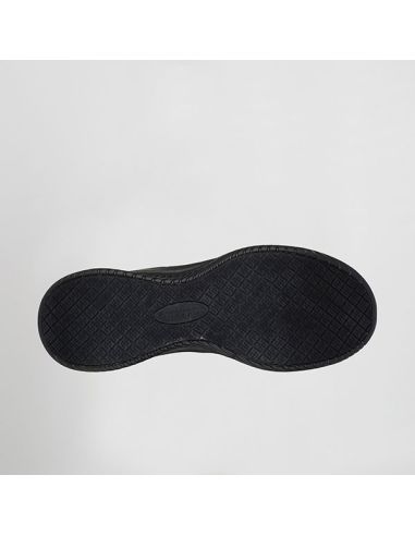 Detalle de suela antideslizante y horma Relaxed Fit en calzado Skechers Daxtin