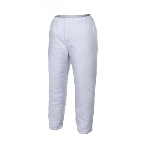 Descubre cómo usar pantalones blancos en época de frío