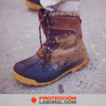 Limpiar botas de trabajo