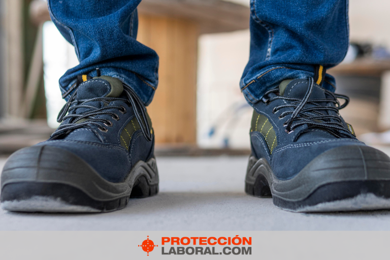 https://www.masproteccionlaboral.com/blog/wp-content/uploads/2023/09/zapatillas-de-seguridad.png