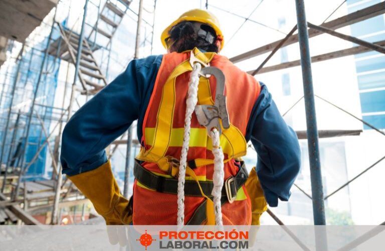 El arnés de seguridad: tu primera línea de defensa en trabajos de altura