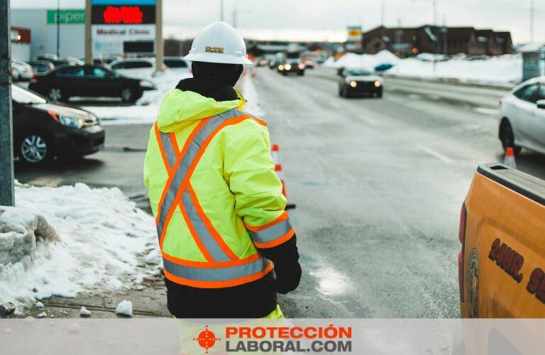 Trabajador con ropa de inviero de trabajo