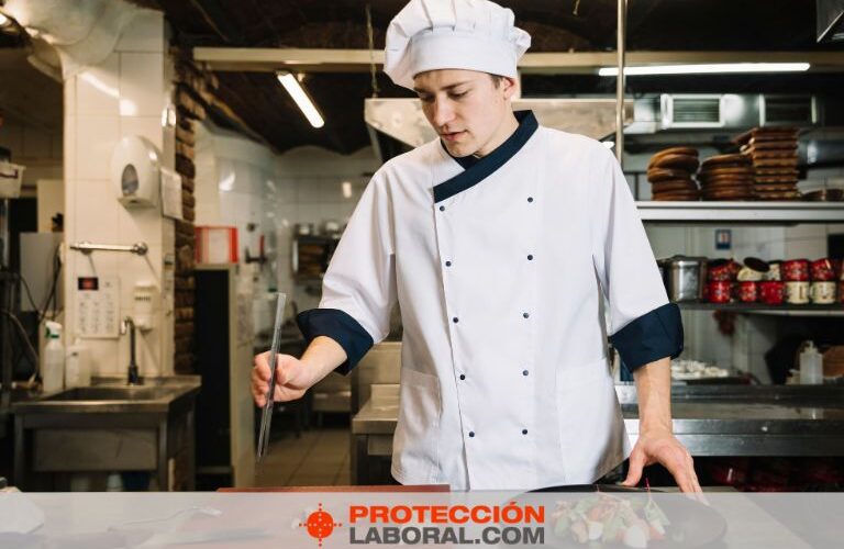 chef con chaqueta de cocinero