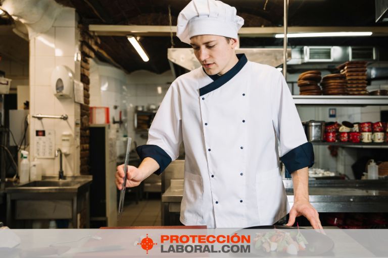 chef con chaqueta de cocinero