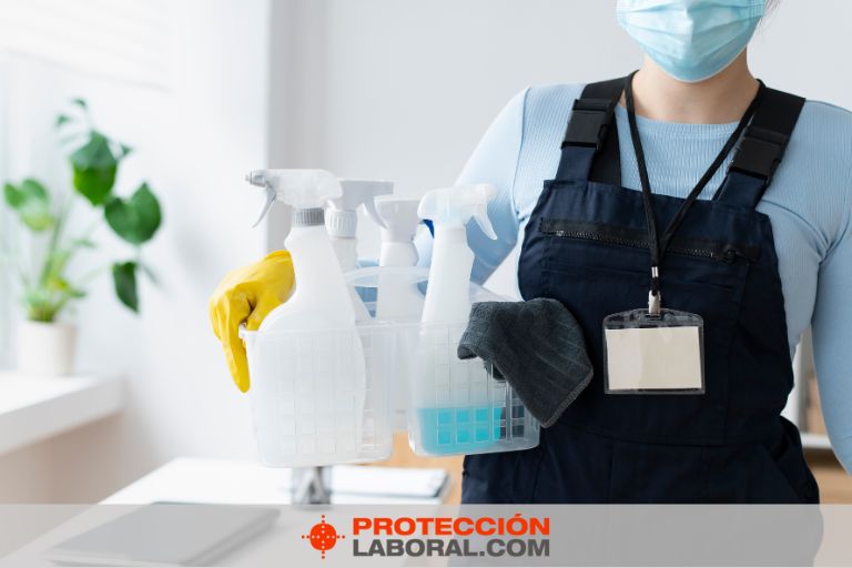 Persona realizando higiene laboral